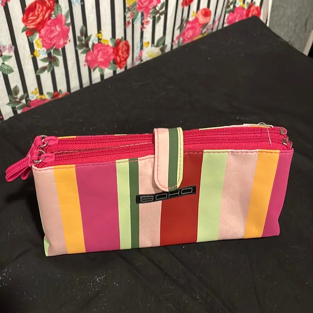 3/$10 🪻 NWT! small pink striped makeup bag